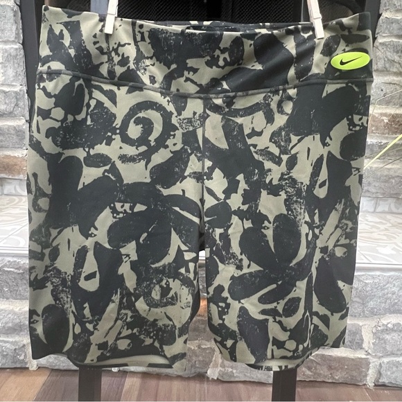 Nike Shorts - Picture 1 of 3